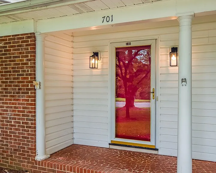 701 N Peace Haven Rd — Photo 31