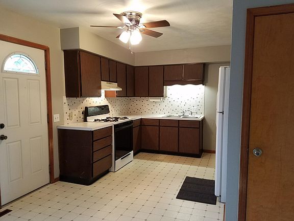 3rd image of 988 Donnawood Dr