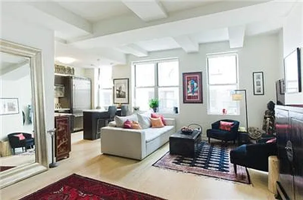 Sold by Murro Realty LLC | media 2