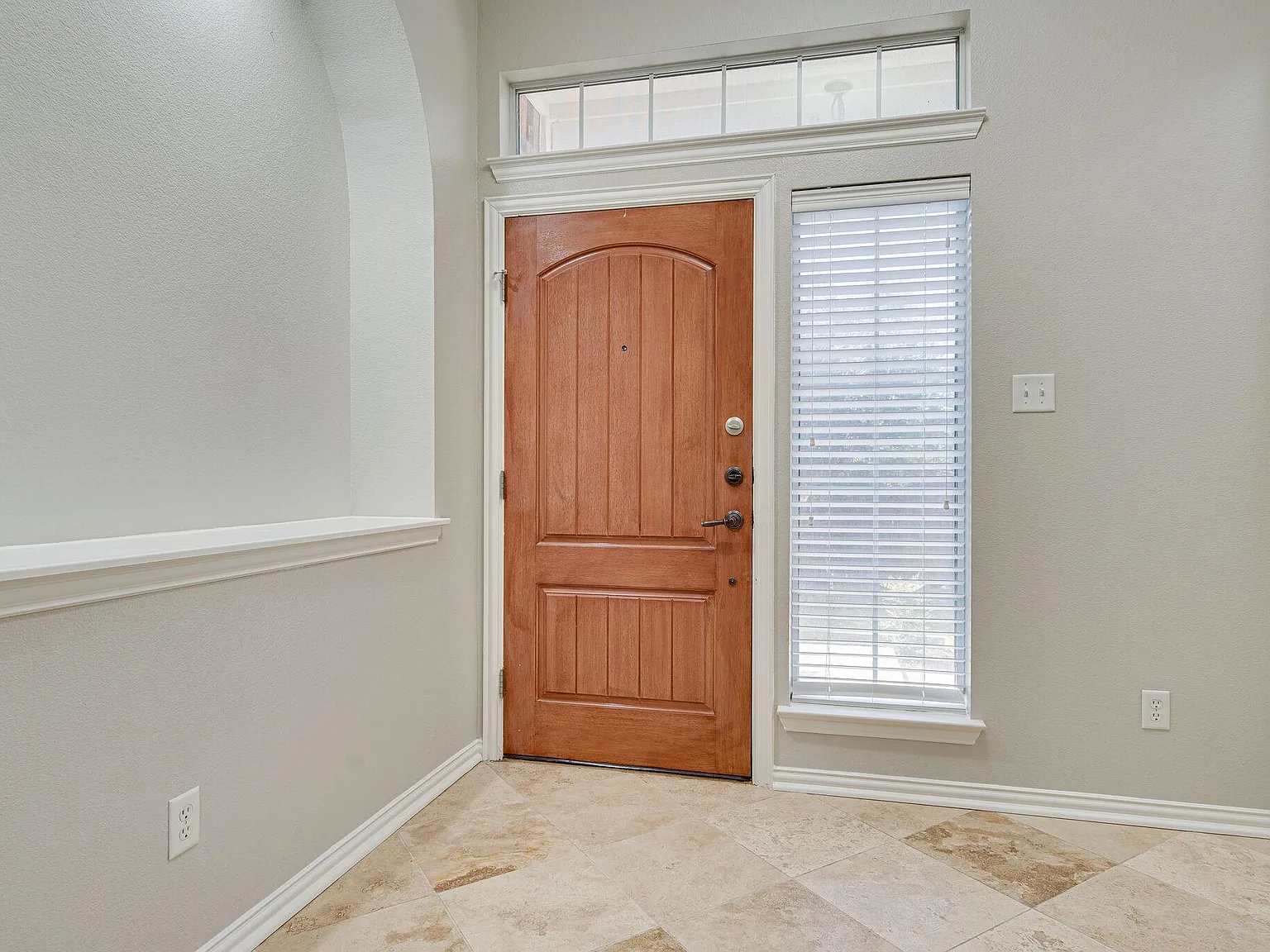 4 bed, 2160 sqft, $2,800 — Photo 3