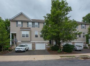 206 Picket Post Ct, Fort Washington, PA 19034