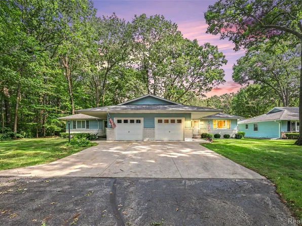 3965 Butternut Ct, Port Huron, MI 48060