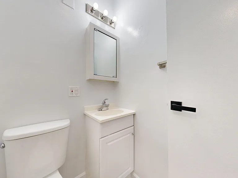1060 Bush Street — Photo 7
