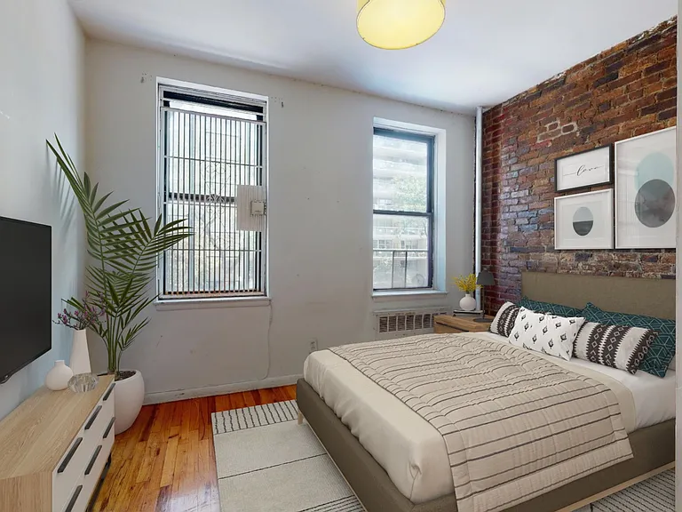 1441 York Ave #2FS — Photo 2