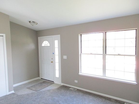 2nd image of 2025 Evergreen Ln