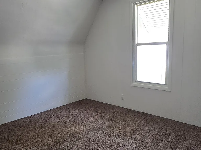 224 Catherine St — Photo 21
