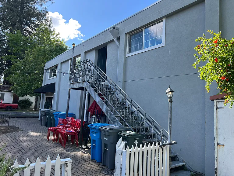225 N Cloverdale Blvd #3 — Photo 14