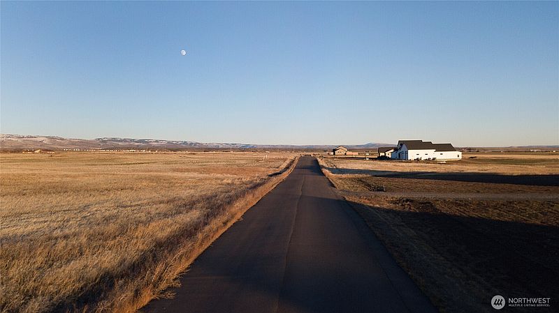 3rd image of 13 Green Canyon Lane