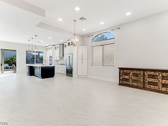 4th image of 8702 Country Ridge Ct
