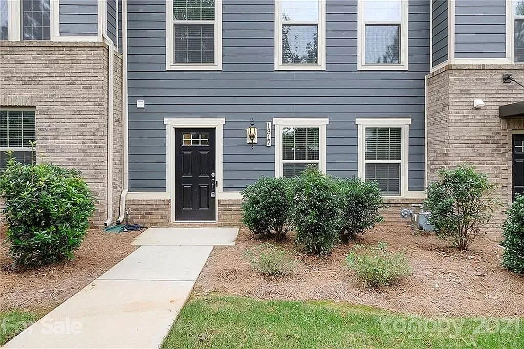 3 bed, 2.5 bath, 1807 sqft, $2,950 — Photo 2