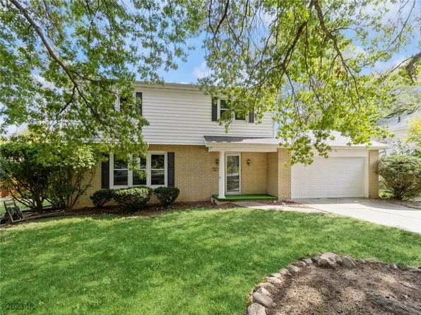 1901 80th St, Windsor Heights, IA 50324