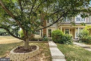 1st image of 528 Jared Sq NE
