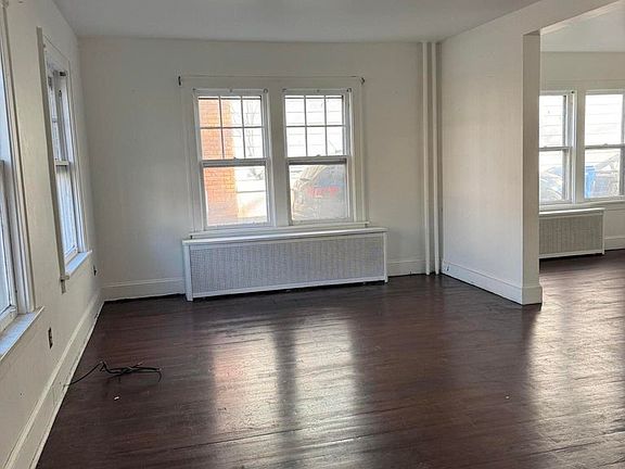 3rd image of 105 Clermont St #1