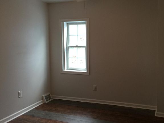 4th image of 778 Coates St