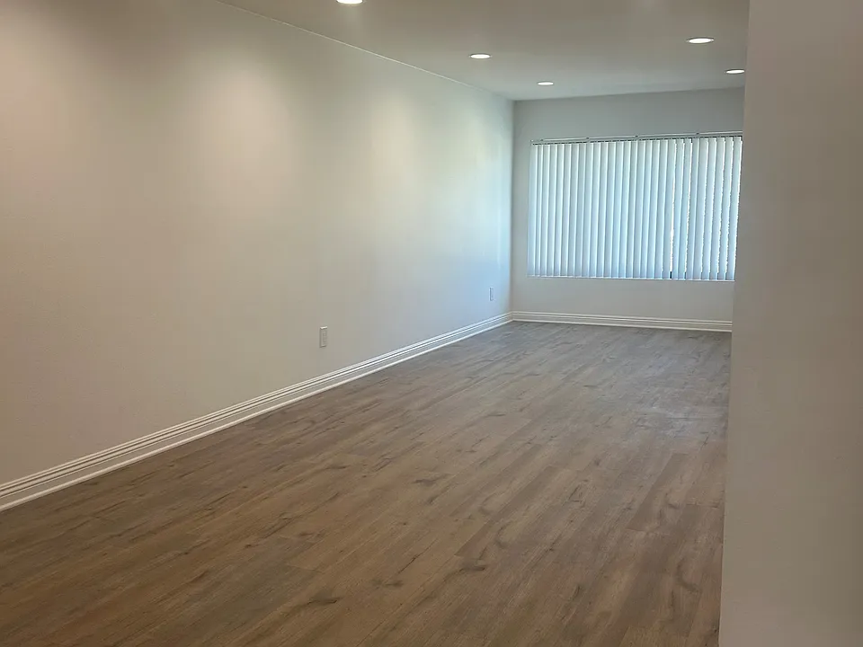 Glenoaks Apartments