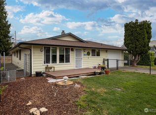 315 E Orange Ave, Burlington, WA 98233