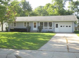 2011 Arbor Ave, Beatrice, NE 68310