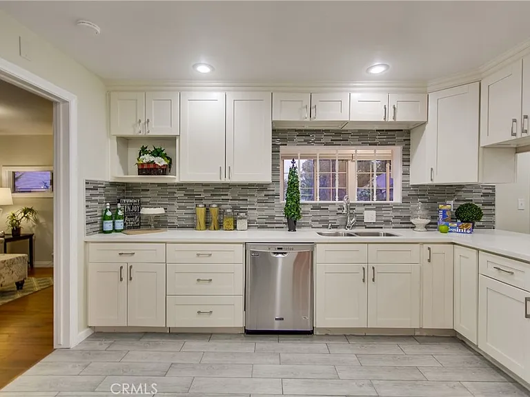 1918 La France Ave — Photo 14