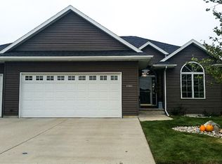 1100 Meadow View Ln, Waverly, IA 50677