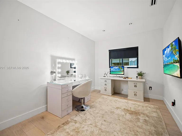16431 NE 34th Ave — Photo 31