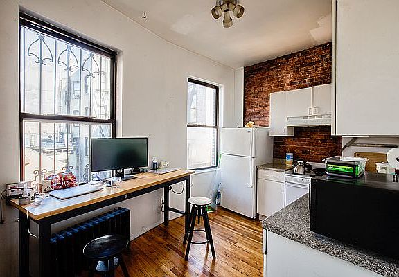 5th image of 238 E 9th St #8