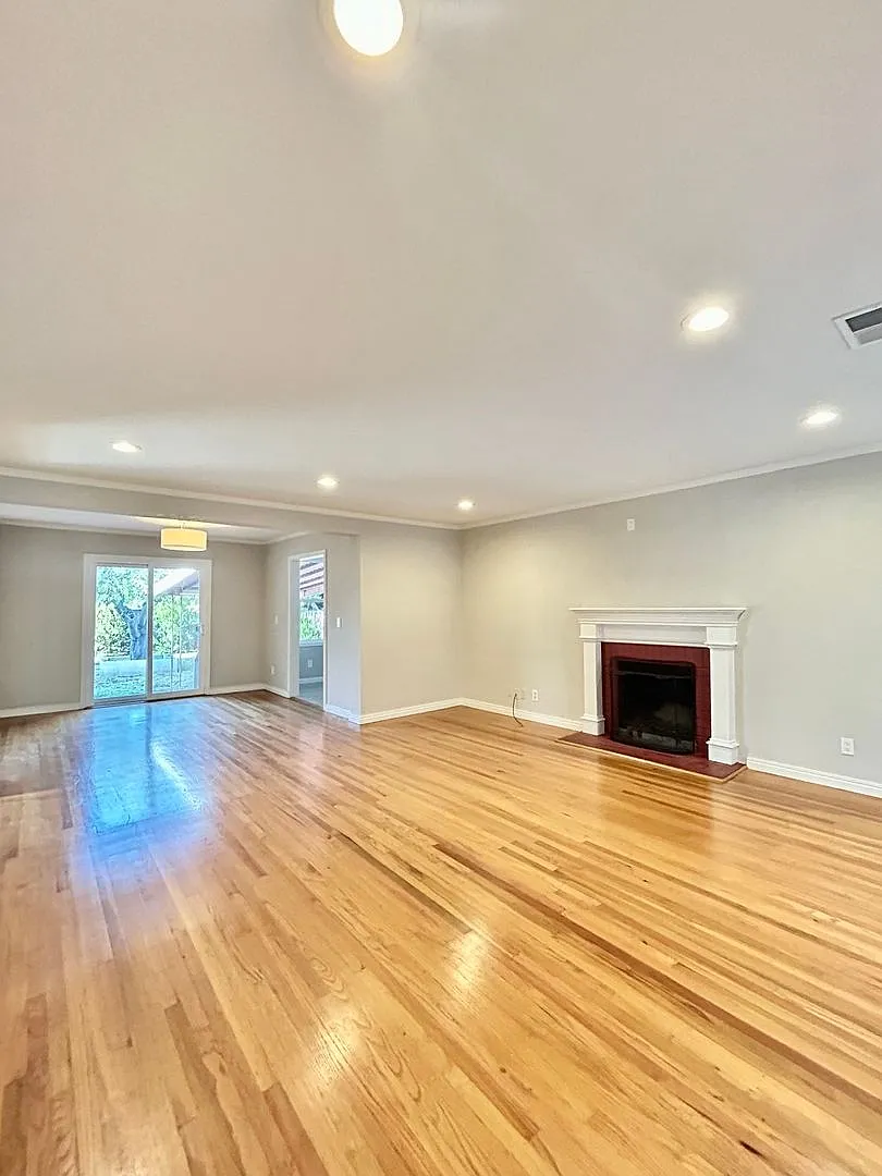 Beautiful, 2 Bedroom, 1 Bathroom, Home in Redwood City Available NOW! — Photo 3