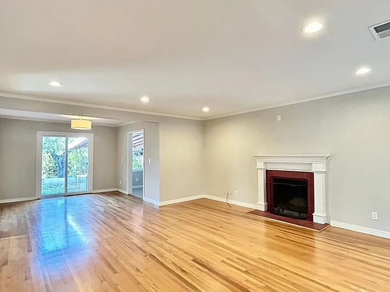 811 9th Ave — Photo 3