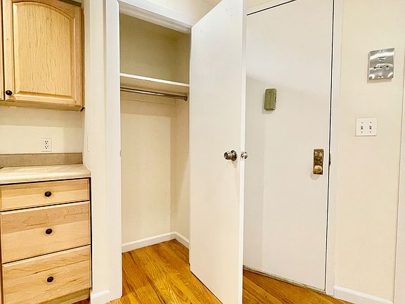 4th image of 213 W 16th St APT 1R