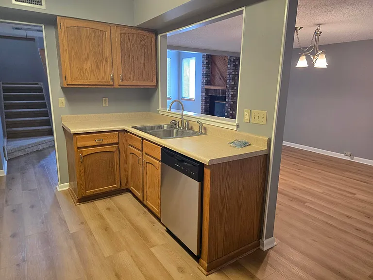 3929 Balsam Dr — Photo 4