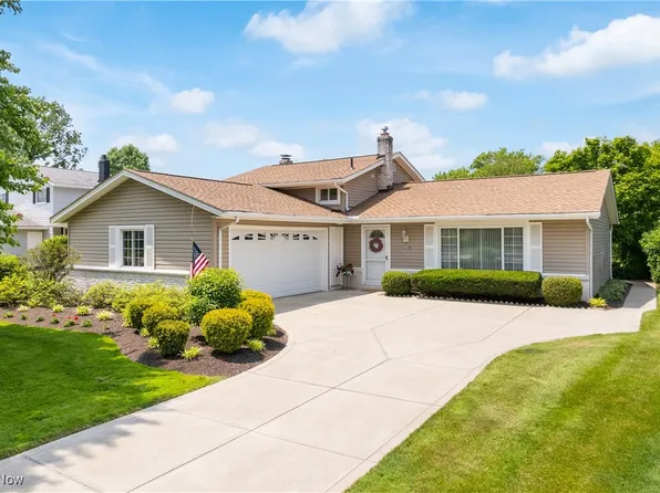 4128 Ashton Cir, North Olmsted, OH 44070