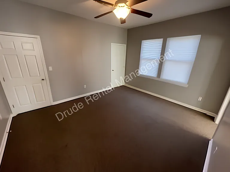 809 E Thomas St — Photo 12