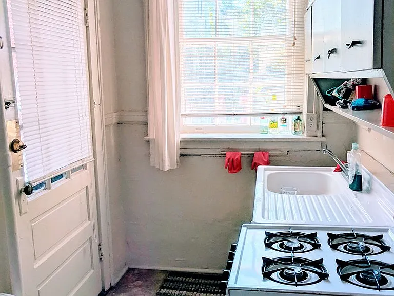 1128 W. Grace St.* — Photo 31