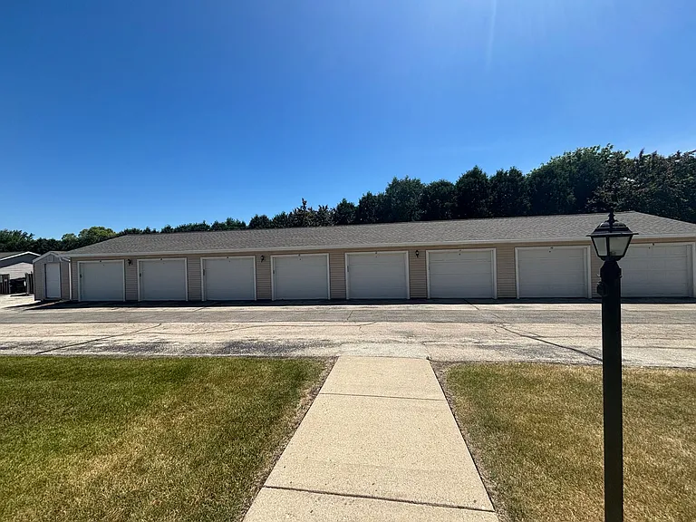W1083 Lewis Ln — Photo 2