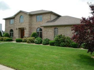 1210 Kensington Dr, Washington, IL 61571