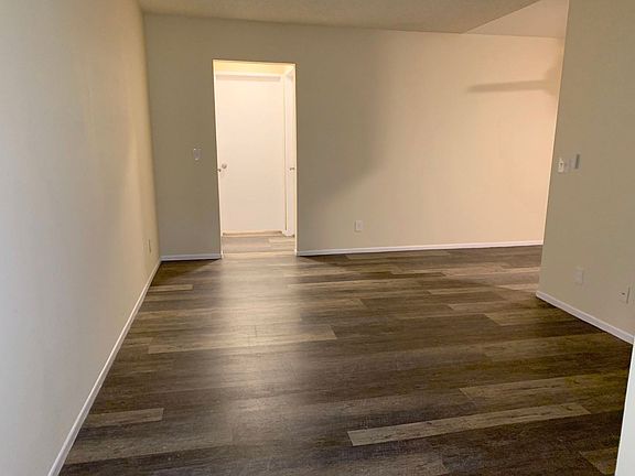 3rd image of 7635 Lankershim Blvd APT 28