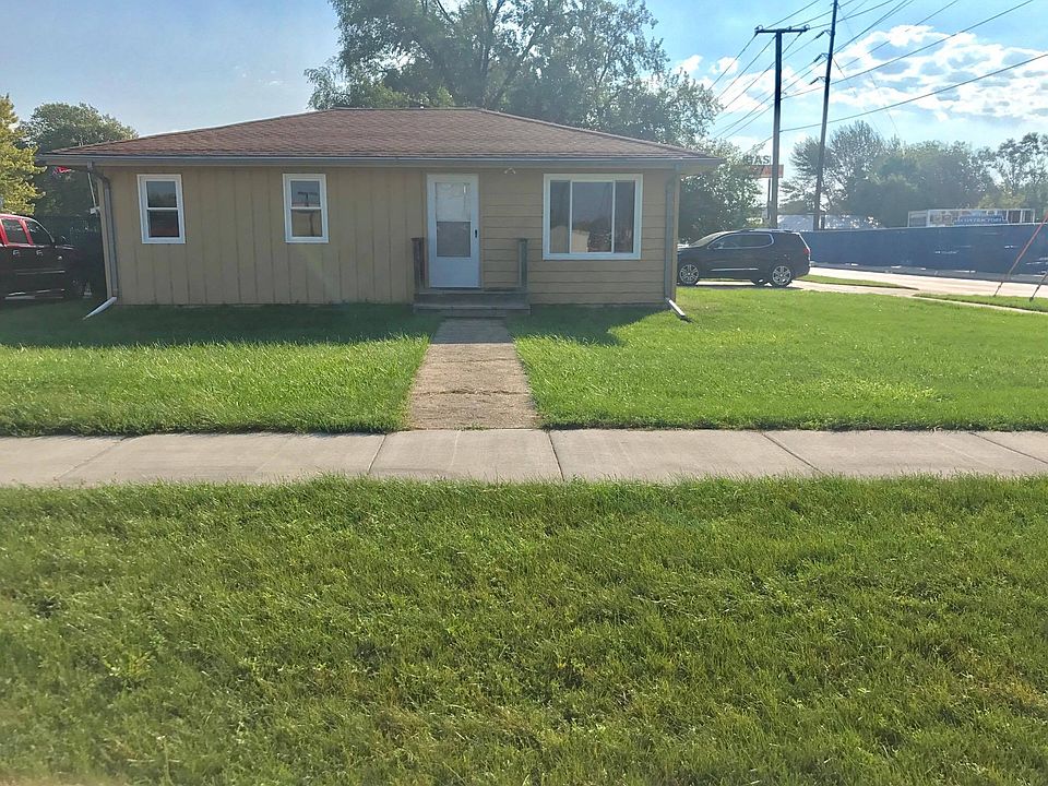 1st image of 822 A St