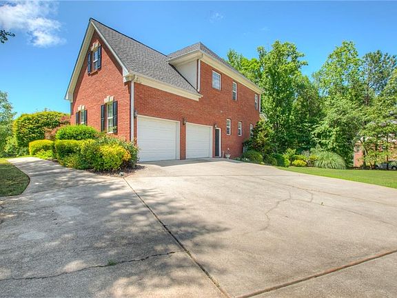 4th image of 701 Summerbrooke Ct