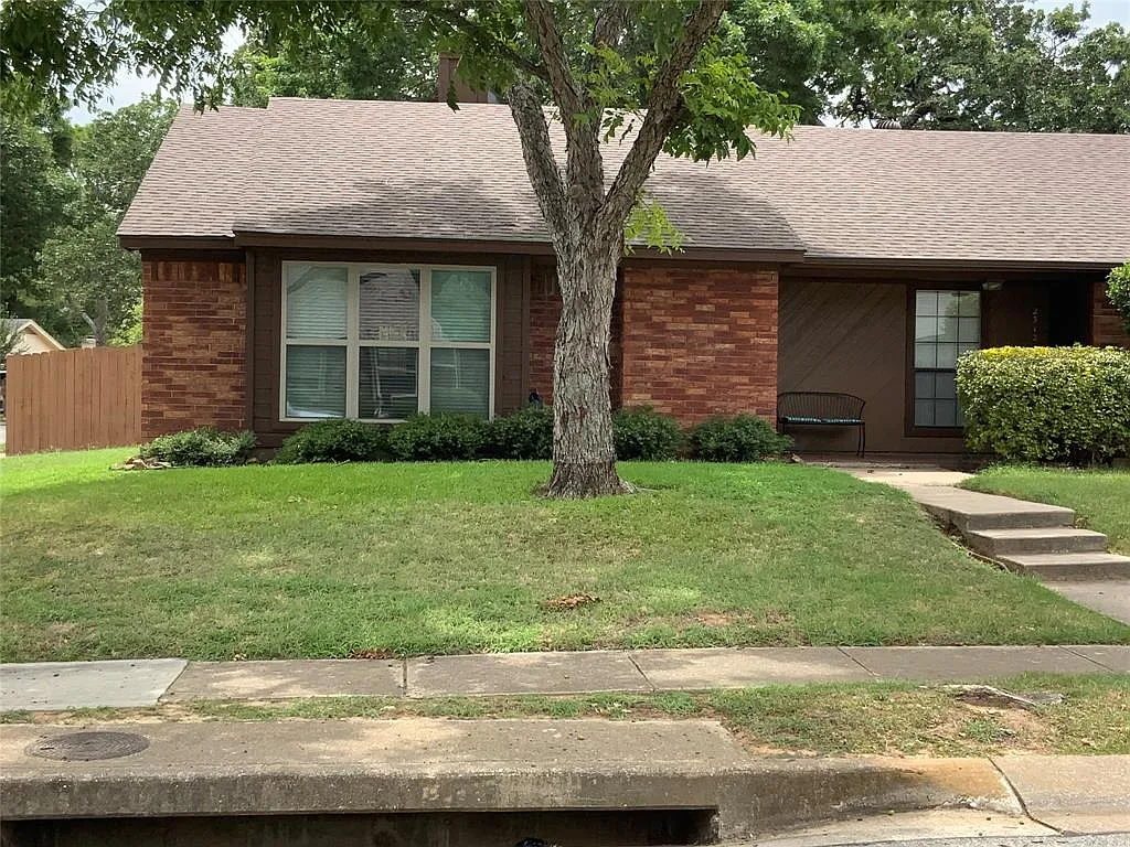 2 bed, 1.0 bath, 1038 sqft, $1,800 — Photo 1