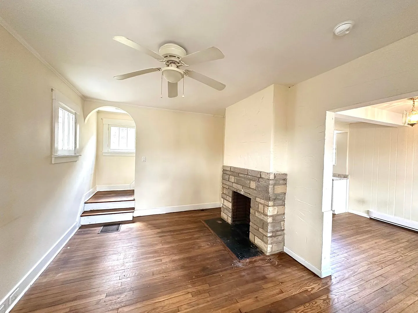 2 Bed 1 Bath home in Beechview - Close to Downtown, Public Transit - Available June — Photo 2
