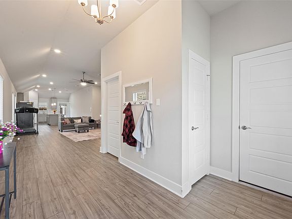 4th image of 10521 Preserve Way