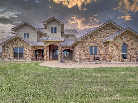 2nd image of 1901 Glenoak Dr