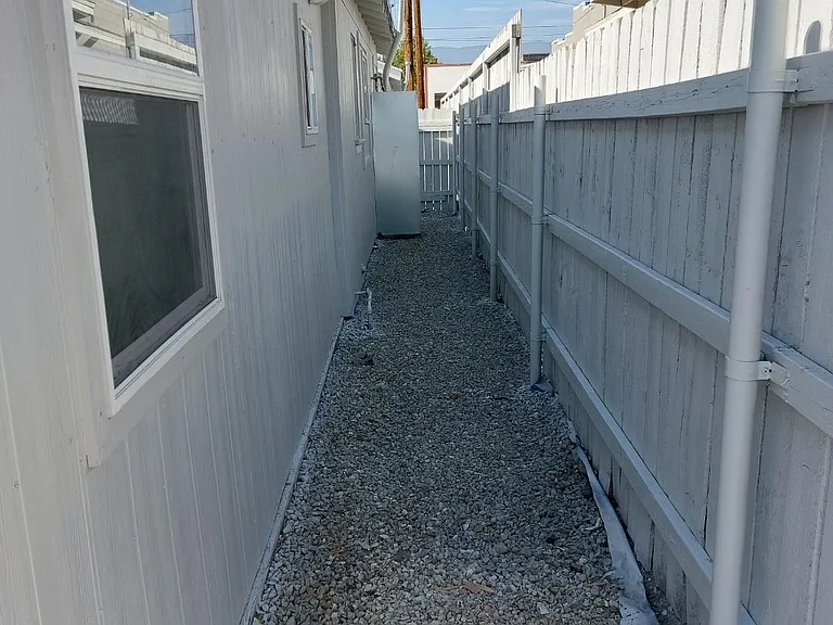 1826 Mentone Blvd #2 — Photo 11