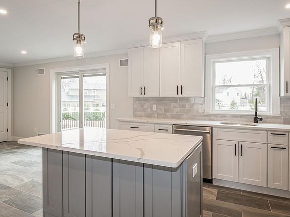 3rd image of 358 Holt Dr