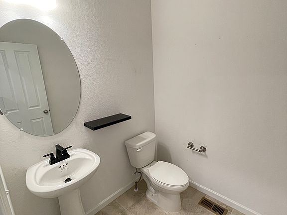 4th image of 3185 Beaumont Blvd