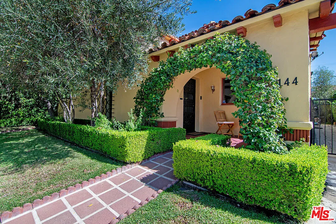 3 bed, 2.0 bath, 2526 sqft, $6,500 — Photo 1