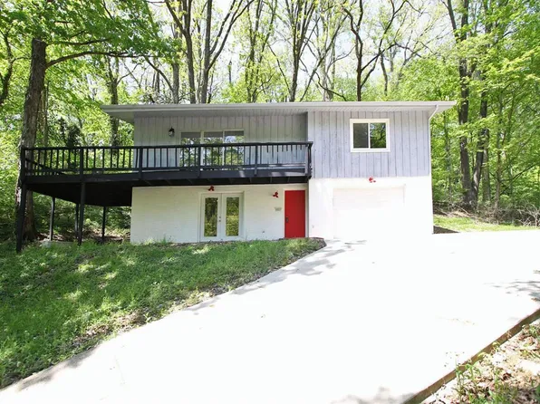 4800 Iroquois Trl, Godfrey, IL 62035