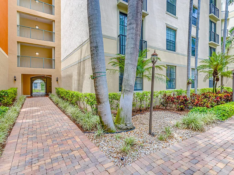 630 Sapodilla Ave #112 — Photo 36