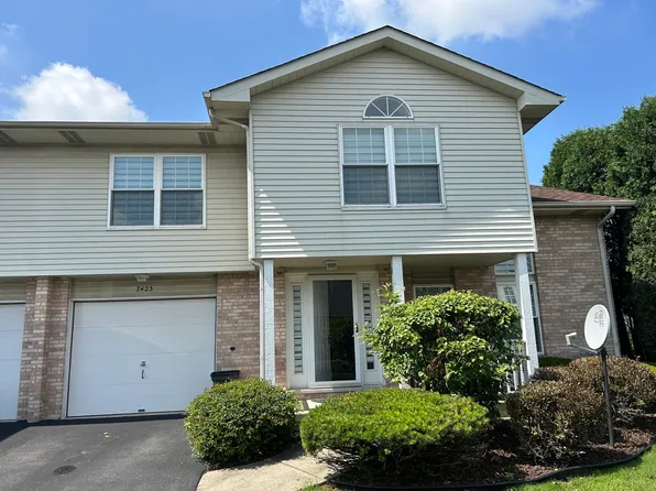 7423 Honey Locust Dr #7423, Justice, IL 60458