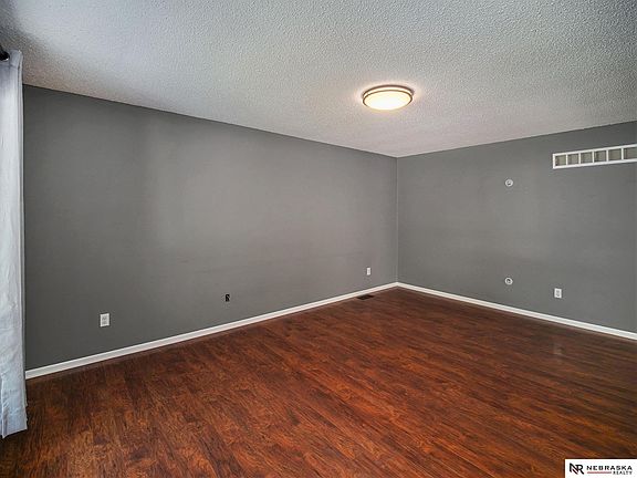 2nd image of 5421 La Salle St