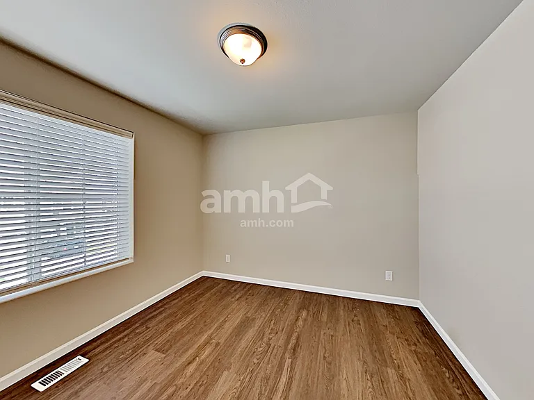245 Iris Ln — Photo 18